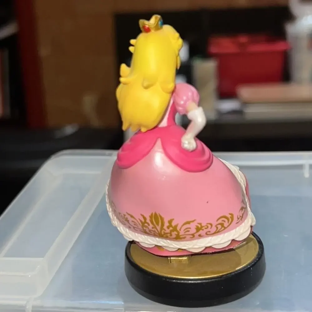 PEACH amiibo (Super Smash Bros Series)